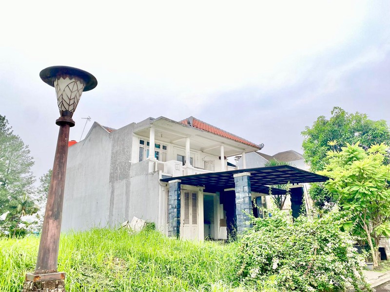 Rumah hijau 2 lantai di telaga golf sawangan
