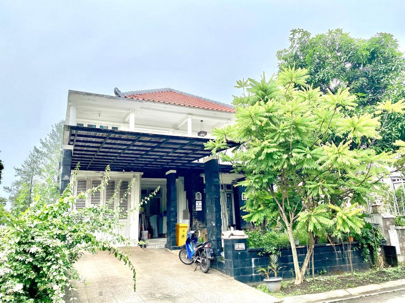 Rumah hijau 2 lantai di telaga golf sawangan
