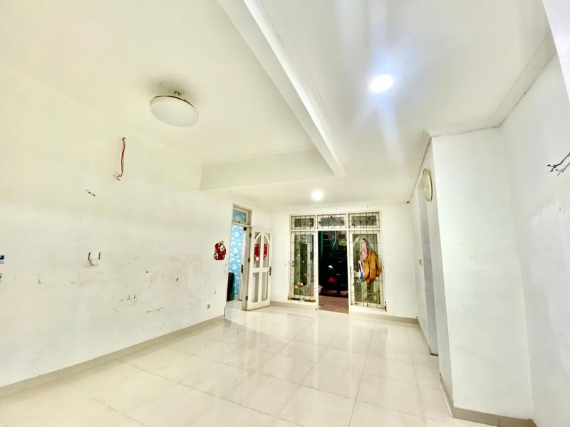 Rumah hijau 2 lantai di telaga golf sawangan