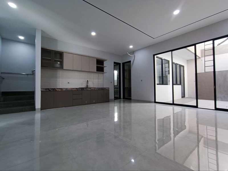 Rumah Baru 2 Lantai Manyar Jaya Surabaya - Modern & Nyaman 