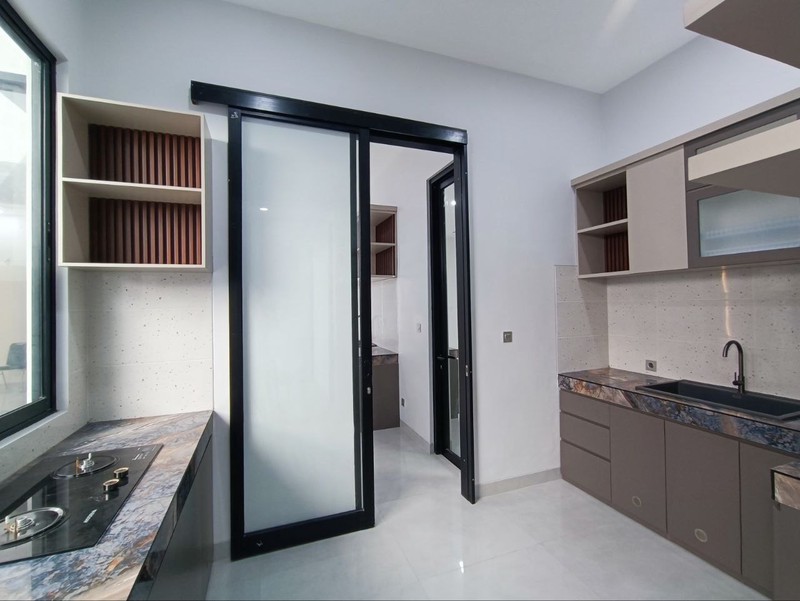 Rumah Baru 2 Lantai Manyar Jaya Surabaya - Modern & Nyaman 