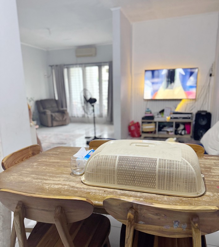 Rumah Cantik 2 Lantai Siap Huni KT 4+1 KM 3 di Pamulang LB 128 m2 LT 220 m2