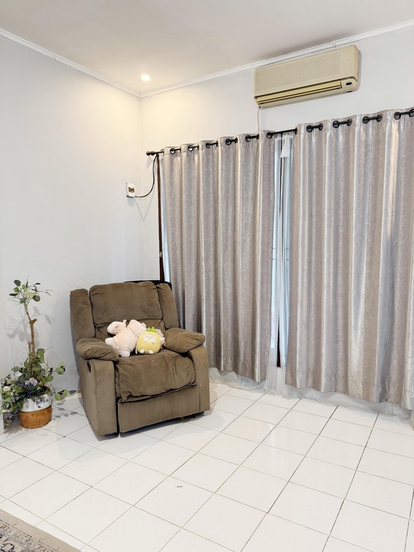 Rumah Cantik 2 Lantai Siap Huni KT 4+1 KM 3 di Pamulang LB 128 m2 LT 220 m2