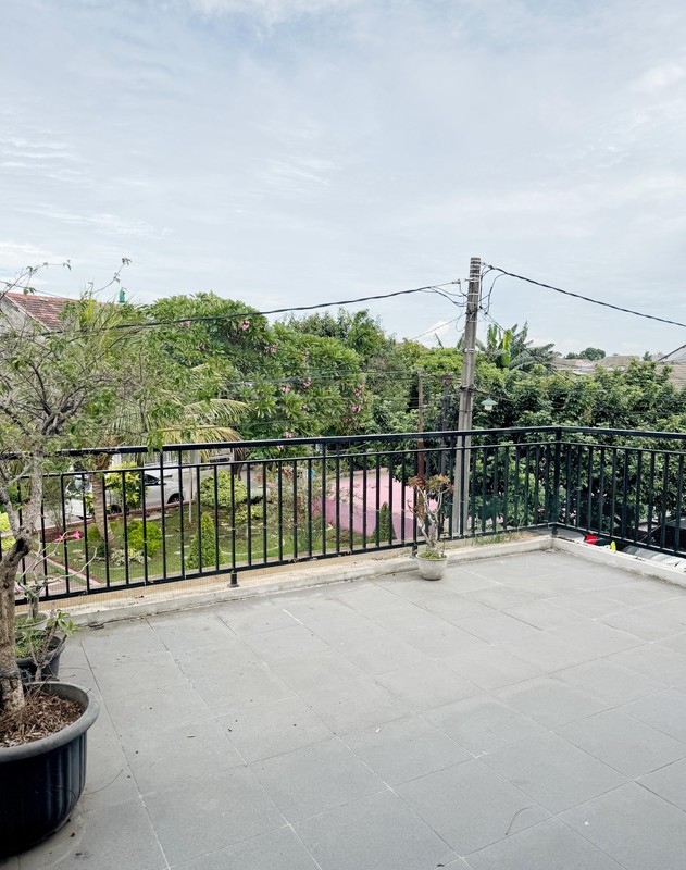 Rumah Cantik 2 Lantai Siap Huni KT 4+1 KM 3 di Pamulang LB 128 m2 LT 220 m2
