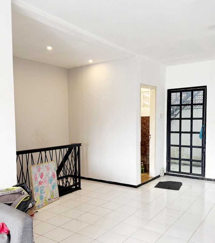 Rumah Cantik 2 Lantai Siap Huni KT 4+1 KM 3 di Pamulang LB 128 m2 LT 220 m2