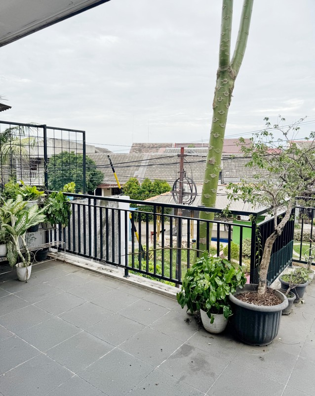 Rumah Cantik 2 Lantai Siap Huni KT 4+1 KM 3 di Pamulang LB 128 m2 LT 220 m2