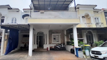 Rumah Tingkat Eksklusif di Raffles Hills