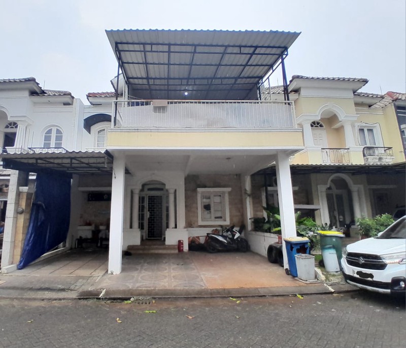 Rumah Tingkat Eksklusif di Raffles Hills