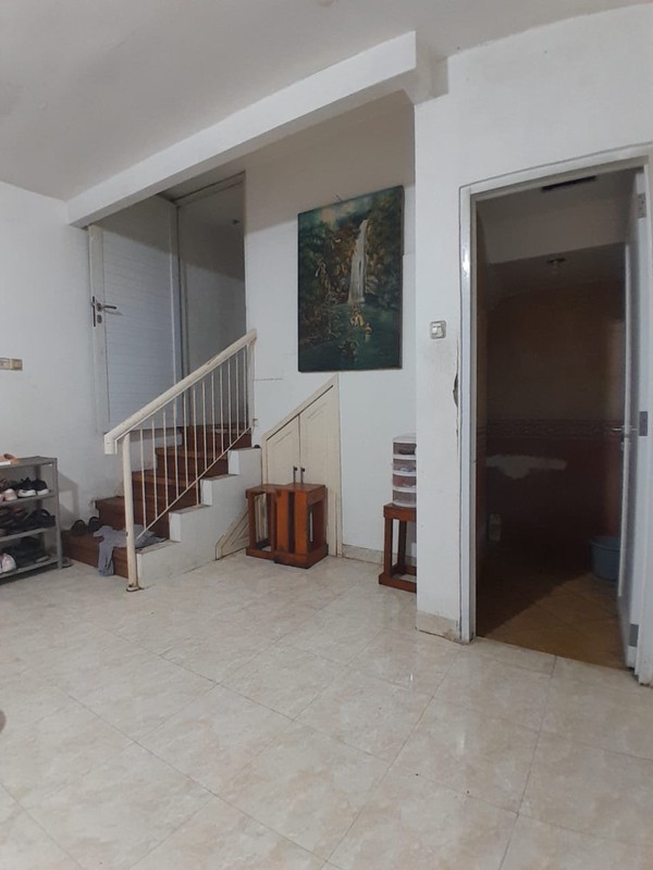 Rumah Tingkat Eksklusif di Raffles Hills