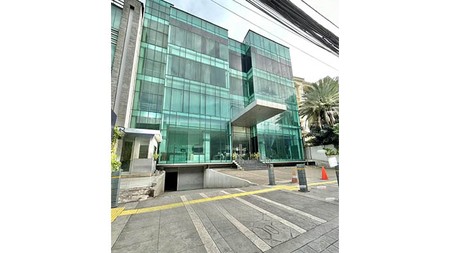 Gedung Jl Wolter Monginsidi, Kebayoran Baru