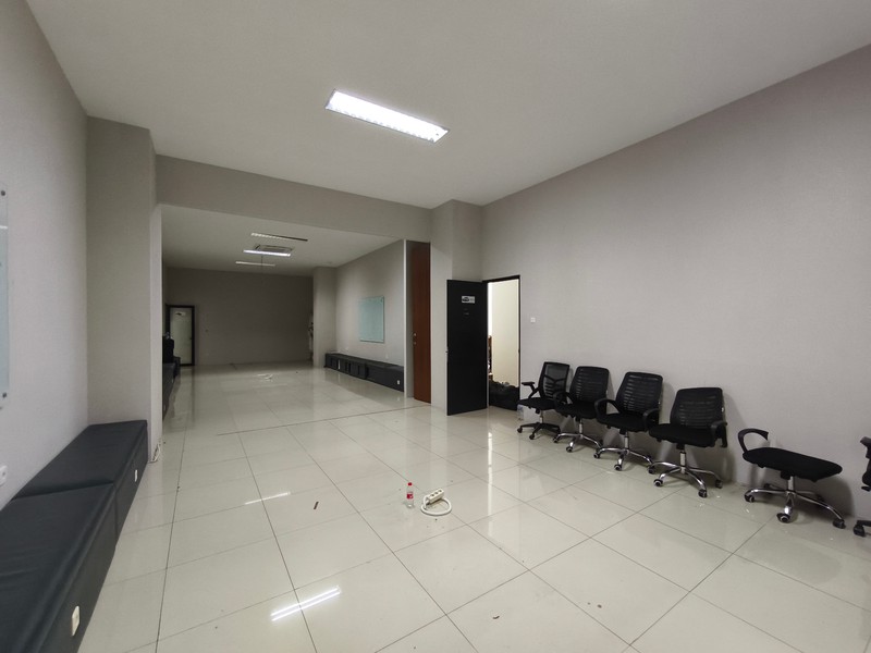 Gedung Jl Wolter Monginsidi, Kebayoran Baru