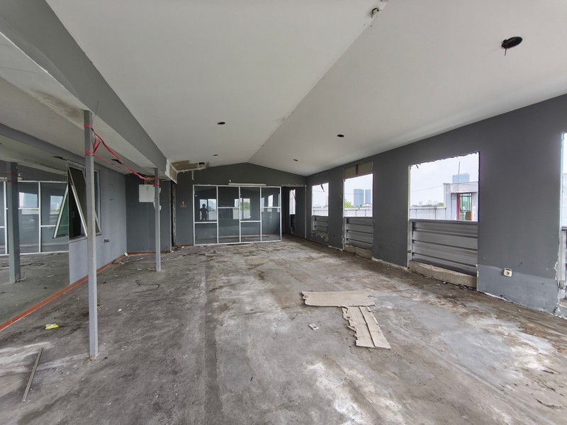 Gedung Jl Wolter Monginsidi, Kebayoran Baru