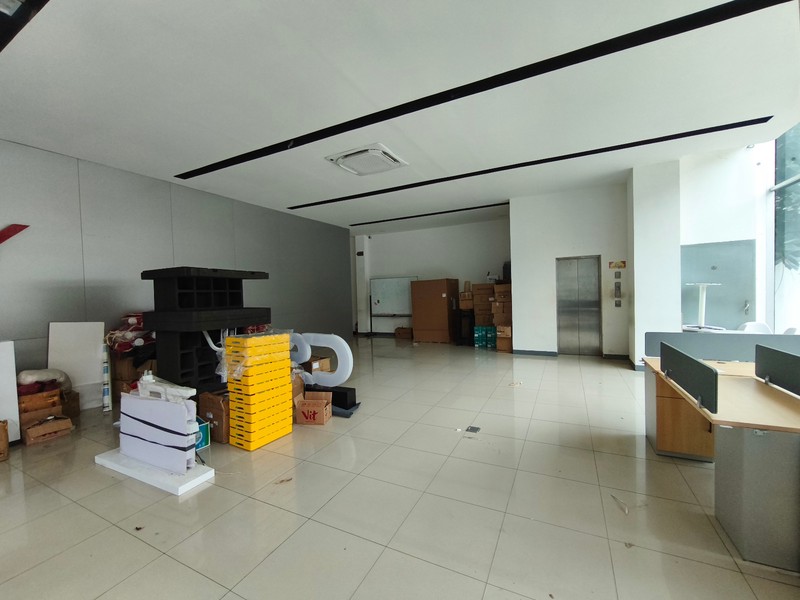 Gedung Jl Wolter Monginsidi, Kebayoran Baru