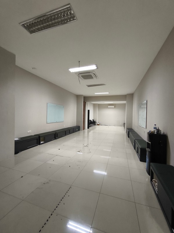 Gedung Jl Wolter Monginsidi, Kebayoran Baru