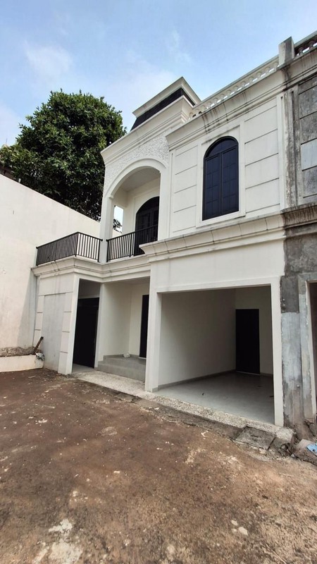 Dijual rumah Type American Classic Cinere
