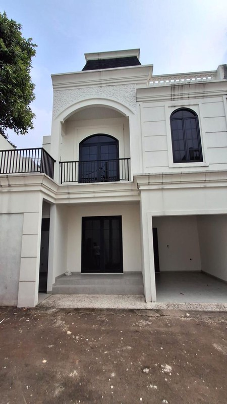 Dijual rumah Type American Classic Cinere