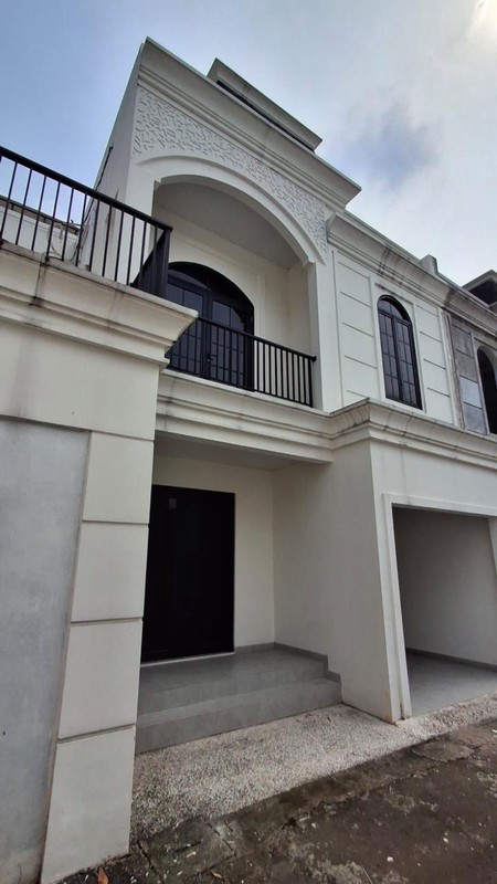 Dijual rumah Type American Classic Cinere