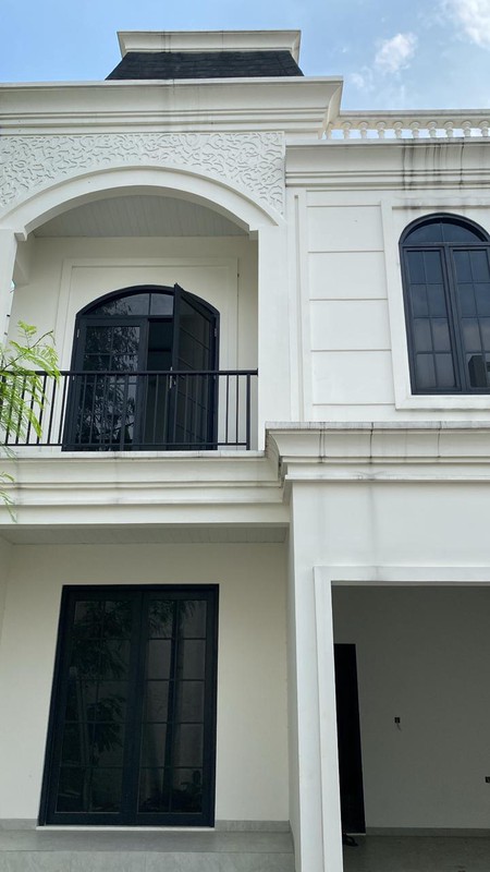 Dijual rumah Type American Classic Cinere