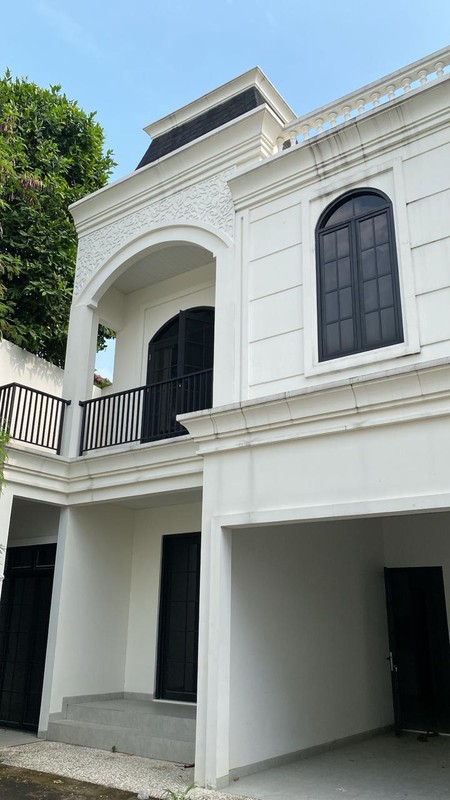 Dijual rumah Type American Classic Cinere