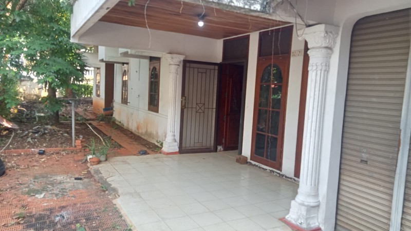 Dijual Rumah Luas Lokasi Strategis di Taman Alfa Indah