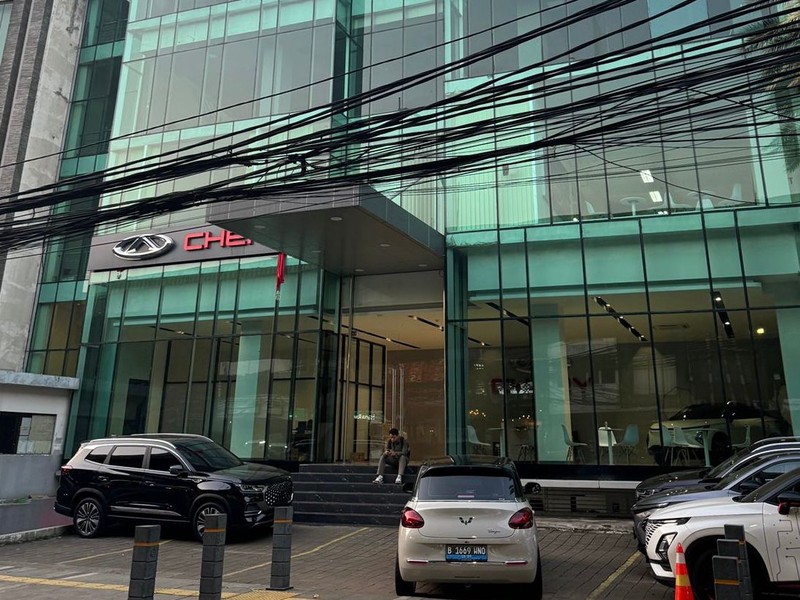 Disewakan Ruang Usaha Cocok Untuk Kantor dan Showroom di Wolter Monginsidi