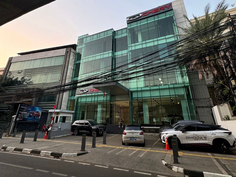 Disewakan Ruang Usaha Cocok Untuk Kantor dan Showroom di Wolter Monginsidi