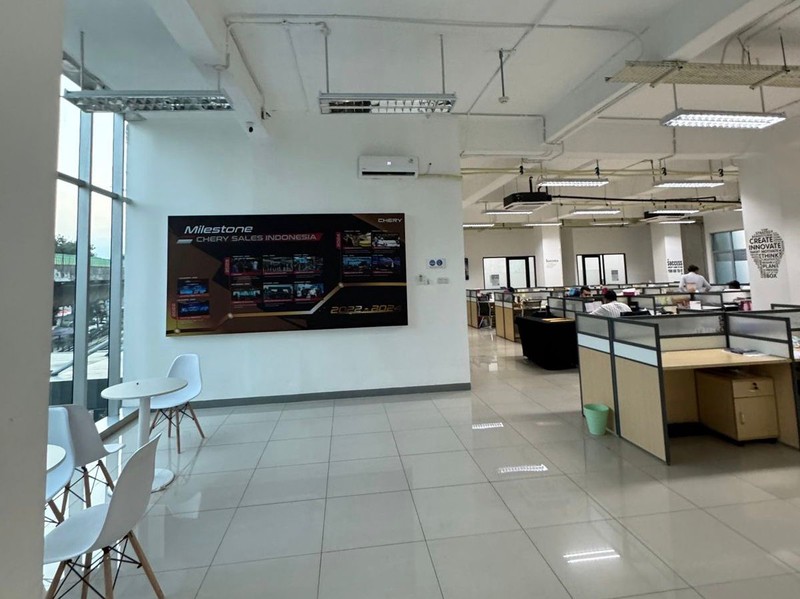 Disewakan Ruang Usaha Cocok Untuk Kantor dan Showroom di Wolter Monginsidi