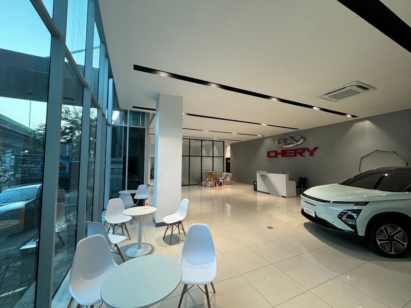 Disewakan Ruang Usaha Cocok Untuk Kantor dan Showroom di Wolter Monginsidi