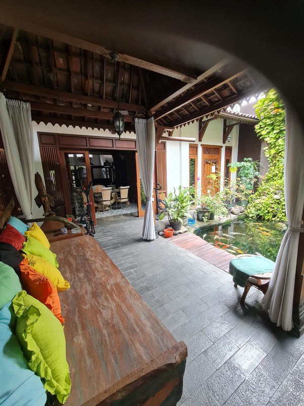 Dijual Rumah Citra Harmoni Sidoarjo - Bergaya Tradisional Joglo - Taman Asri - SHM - Lokasi Bagus - Parkiran Luas Masuk 3 Mobil