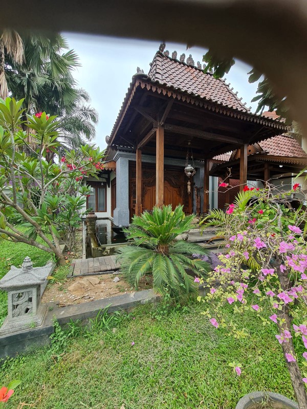 Dijual Rumah Citra Harmoni Sidoarjo - Bergaya Tradisional Joglo - Taman Asri - SHM - Lokasi Bagus - Parkiran Luas Masuk 3 Mobil
