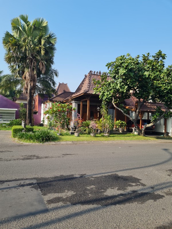Dijual Rumah Citra Harmoni Sidoarjo - Bergaya Tradisional Joglo - Taman Asri - SHM - Lokasi Bagus - Parkiran Luas Masuk 3 Mobil
