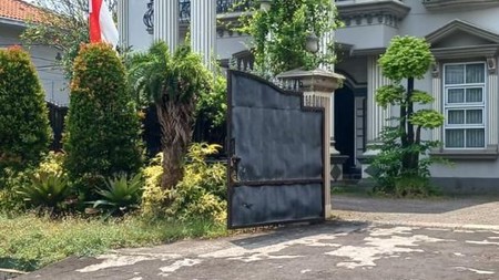 Rumah Mewah Semi Furnished LT 512 m2 LB 500 m2, 2 Lantai di Larangan KT 4+1 KM 5+1 Surat SHM