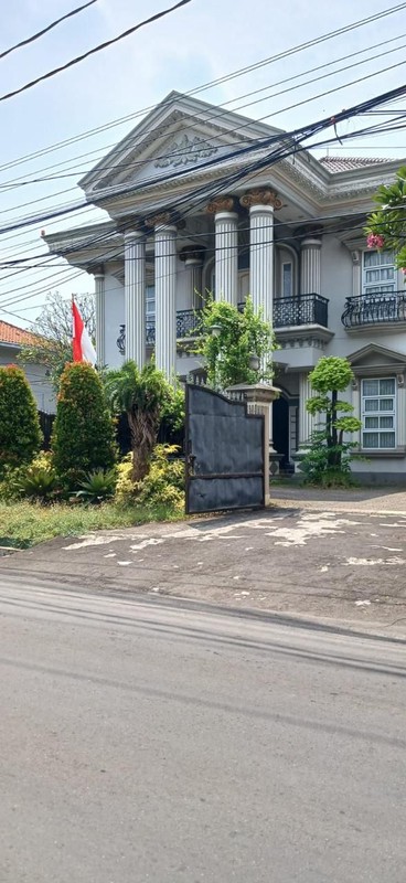 Rumah Mewah Semi Furnished LT 512 m2 LB 500 m2, 2 Lantai di Larangan KT 4+1 KM 5+1 Surat SHM