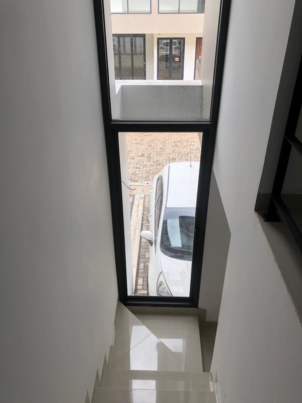 Rumah Modern Minimalis,  2 lantai, Siap Huni Dekat ST Pondok Ranji Bintaro