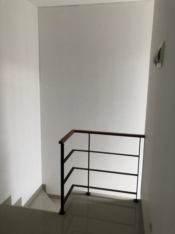 Rumah Modern Minimalis,  2 lantai, Siap Huni Dekat ST Pondok Ranji Bintaro