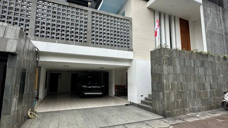 Rumah Bagus, Luxury, Lingkungan aman dan nyaman dengan Private swimmong Pool di Jak sel