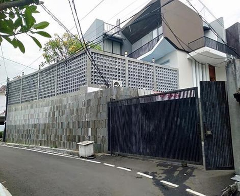 Rumah Bagus, Luxury, Lingkungan aman dan nyaman dengan Private swimmong Pool di Jak sel