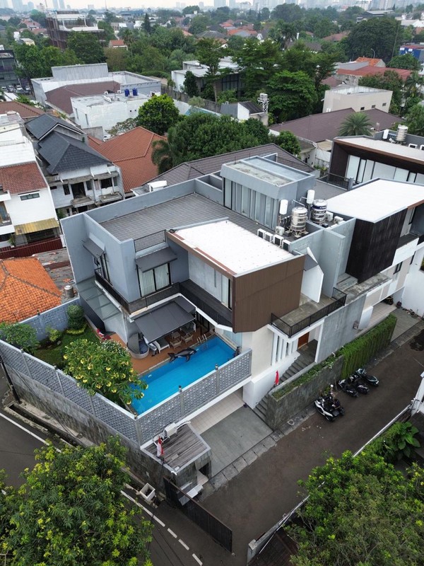 Rumah Bagus, Luxury, Lingkungan aman dan nyaman dengan Private swimmong Pool di Jak sel