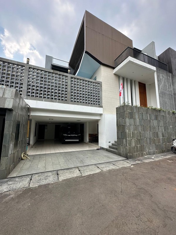 Rumah Mewah, Ada Kolam Renang Di Pasar Minggu JakSel