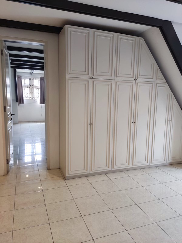 Classic House in Kemang For Rent