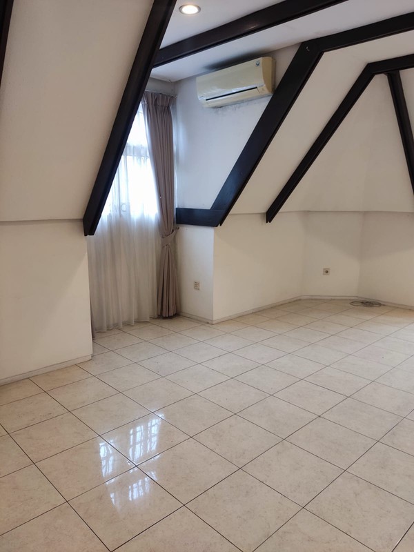 Classic House in Kemang For Rent