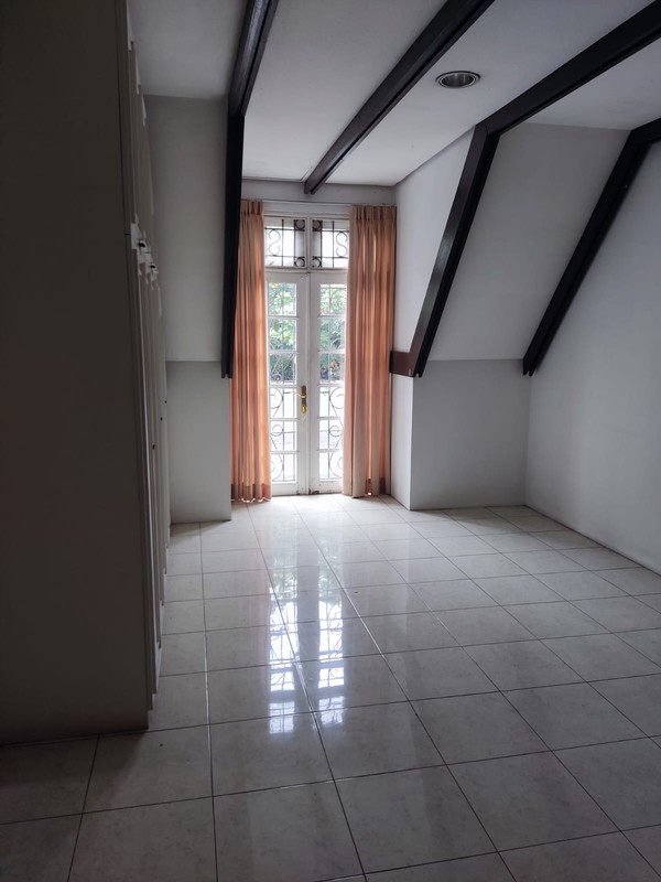 Classic House in Kemang For Rent
