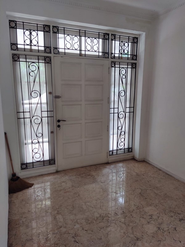 Classic House in Kemang For Rent