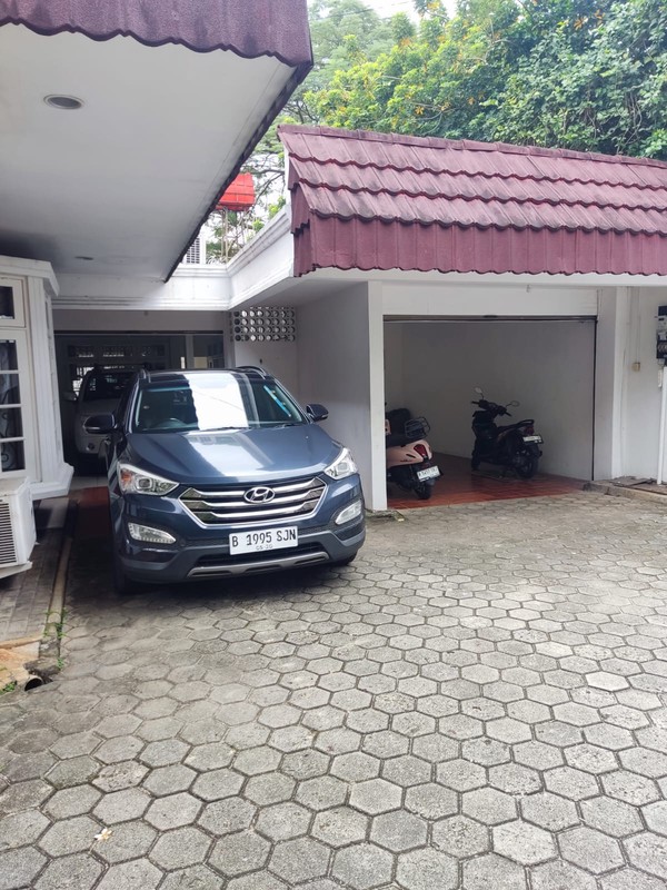 Classic House in Kemang For Rent
