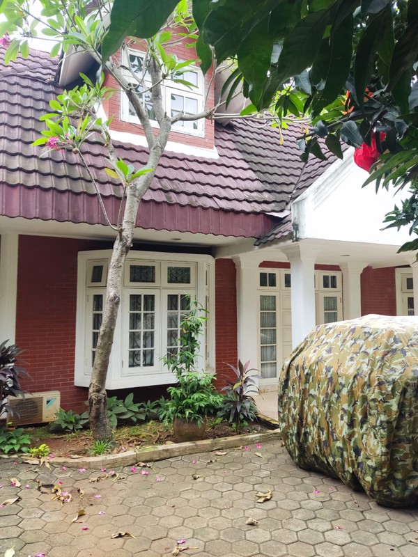 Classic House in Kemang For Rent
