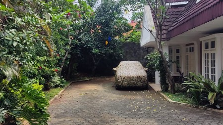 Classic House in Kemang For Rent