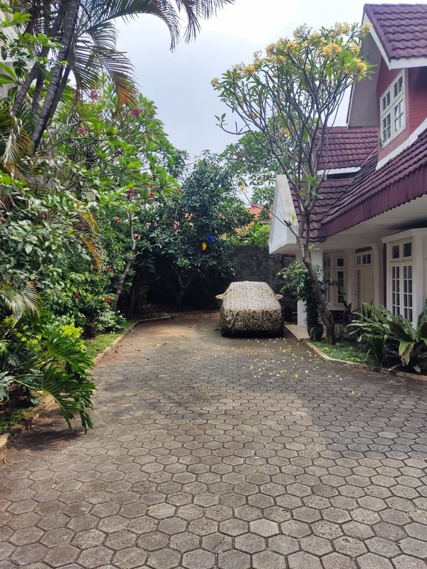 Classic House in Kemang For Rent