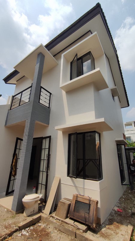 Rumah 2 Lantai, Bagus Siap Huni dekat ST. Pondok Ranji,.