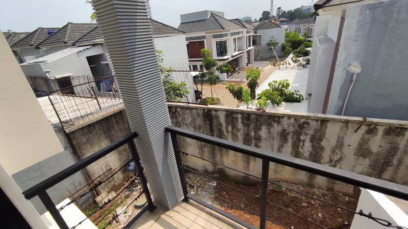 Rumah 2 Lantai, Bagus Siap Huni dekat ST. Pondok Ranji,.