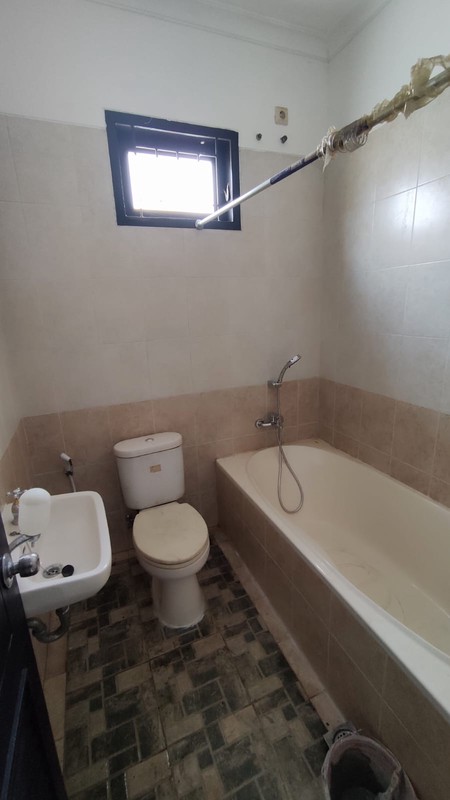 Rumah 2 Lantai, Bagus Siap Huni dekat ST. Pondok Ranji,.